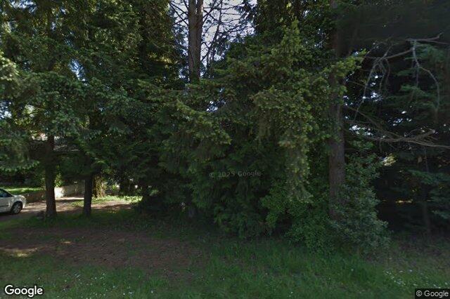 Street view of 927 Beckwith Ave, Saanich