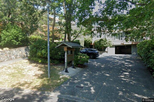 Street view of 4 – 910 Maltwood Terr, Saanich