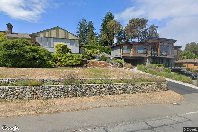 Street view of 922 Claremont Ave, Saanich