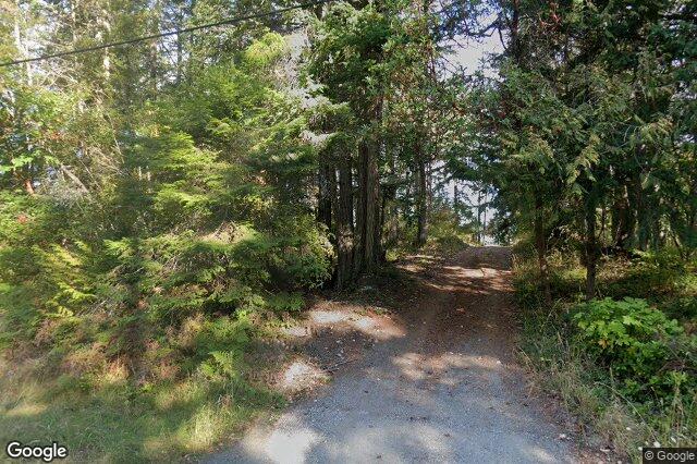 Street view of 418 Lands End Rd, North Saanich