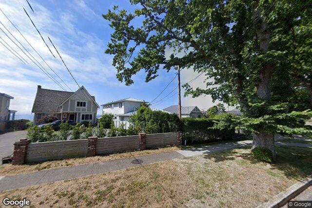 Street view of 1625 Hollywood Cres, Victoria