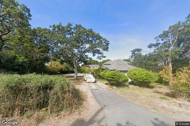 Street view of 590 Island Rd, Oak Bay