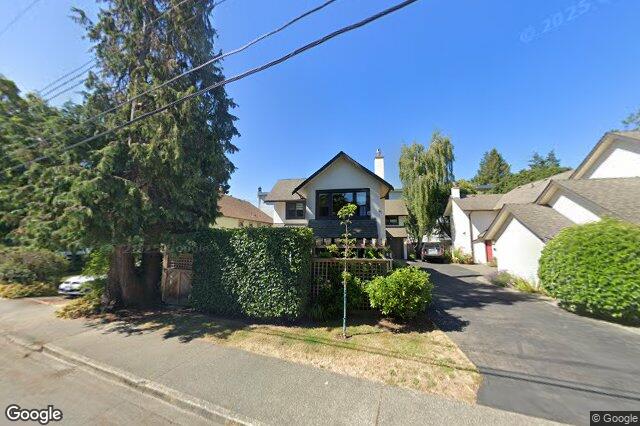 Street view of 9 – 977 Convent Pl, Victoria