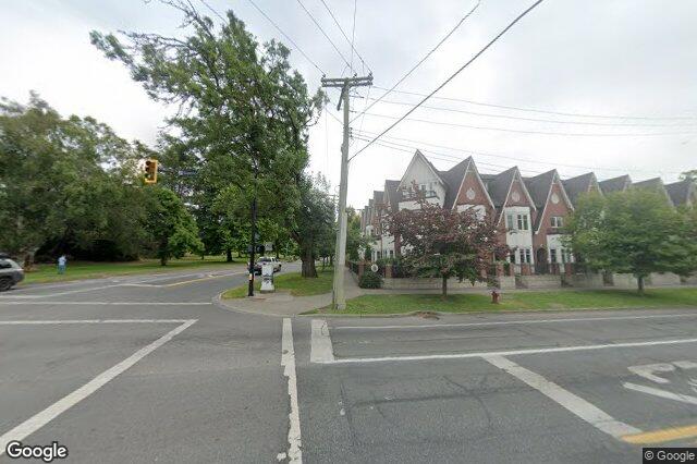 Street view of 15 – 675 Superior St, Victoria