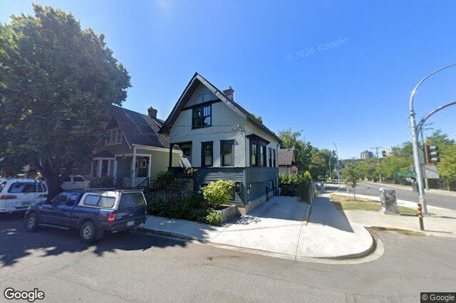 Street view of 903 Collinson St, Victoria