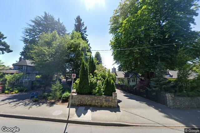 Street view of 6 – 735 Moss St, Victoria