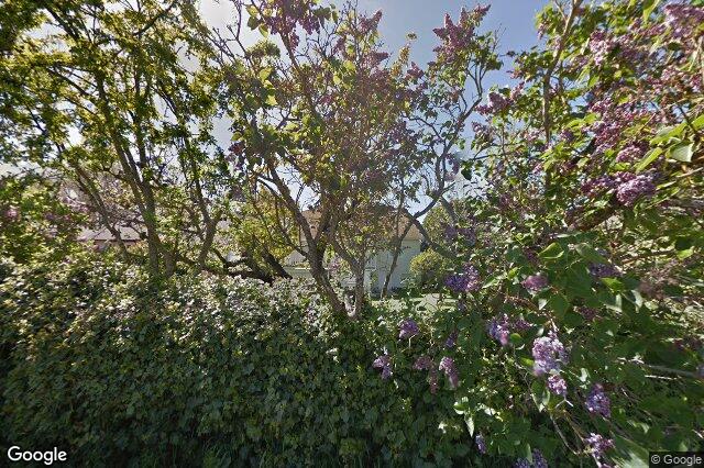 Street view of 1043 Roslyn Rd, Oak Bay
