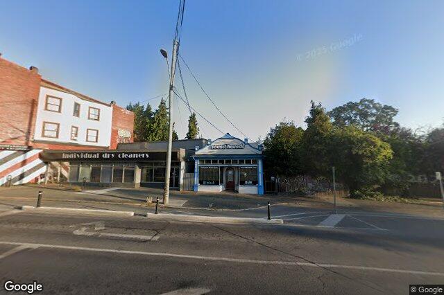 Street view of 1602-1608 Fort St, Victoria