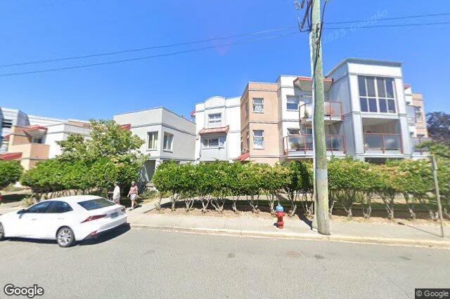 Street view of 10 – 930 North Park St, Victoria