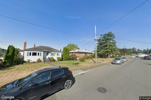 Street view of 2553 Dufferin Ave, Oak Bay