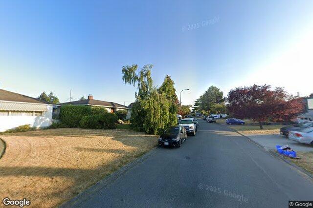 Street view of 2930 Oriole St, Saanich