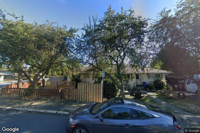 Street view of 960 Selkirk Ave, Esquimalt