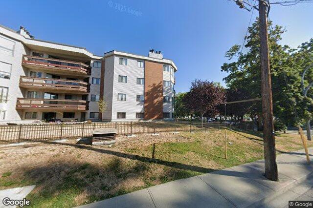 Street view of 406 – 1560 Hillside Ave, Victoria