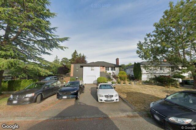 Street view of 3204 Aldridge St, Saanich
