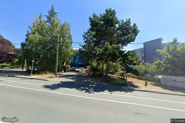 Street view of 208 – 949 Cloverdale Ave, Saanich