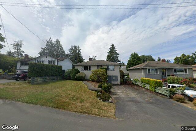 Street view of 547 Davida Ave, Saanich