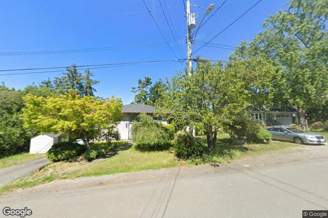 Street view of 820-822 Leslie Dr, Saanich
