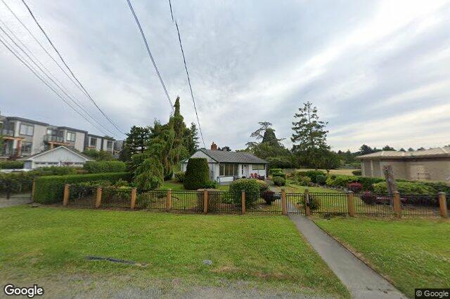 Street view of 2608 Penrhyn St, Saanich