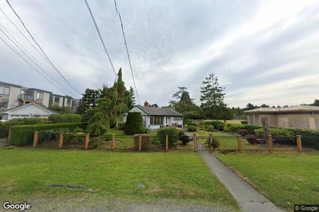 Street view of 2604 Penrhyn St, Saanich