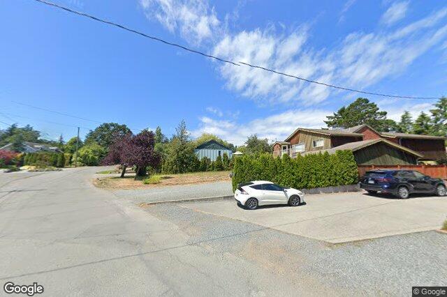 Street view of 924 Snowdrop Ave, Saanich