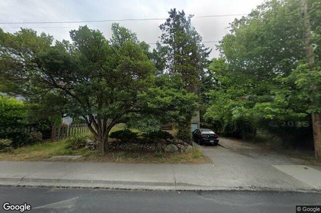 Street view of 208 – 3921 Shelbourne St, Saanich