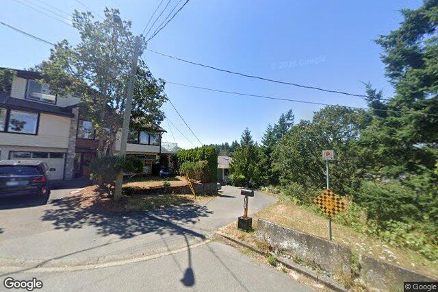 Street view of 1071 Hyacinth Ave, Saanich