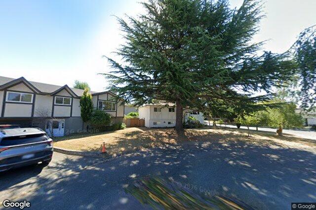 Street view of 1822 Fairhurst Ave, Saanich