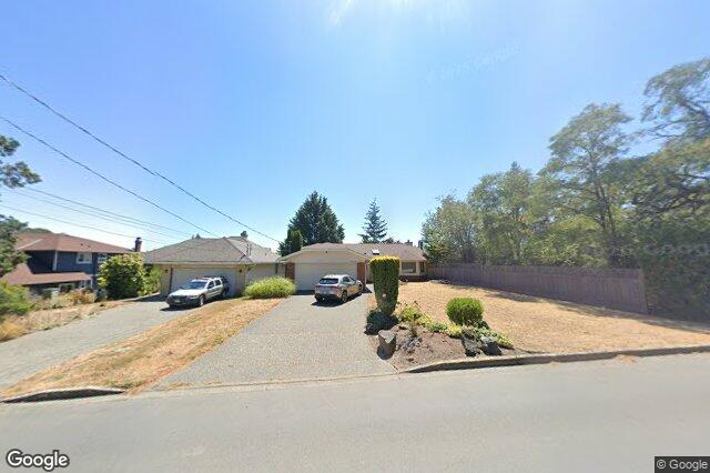 Street view of 809 Beckwith Ave, Saanich