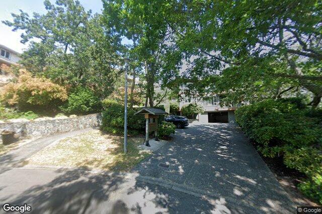 Street view of 4 – 910 Maltwood Terr, Saanich