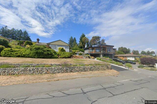 Street view of 922 Claremont Ave, Saanich
