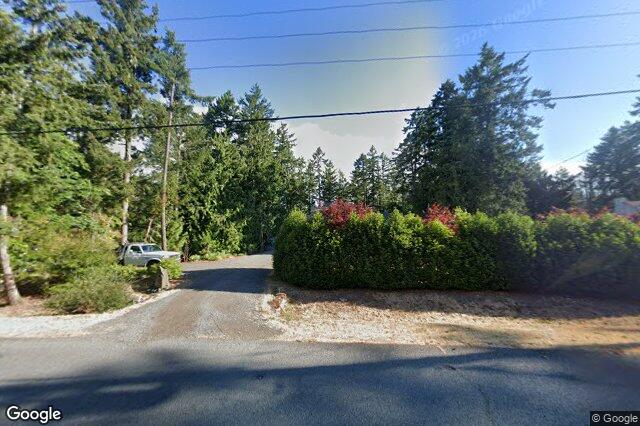 Street view of 812 Woodcreek Dr, North Saanich